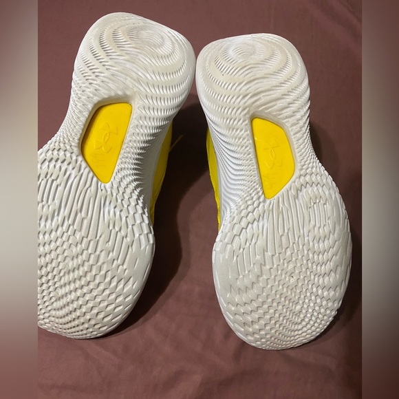 Steph Curry Flow basketball shoes - Picture 4 of 6